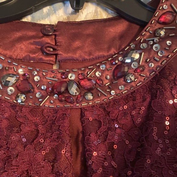 Long elegant jewel enhanced evening/ball gown. - Picture 5 of 5